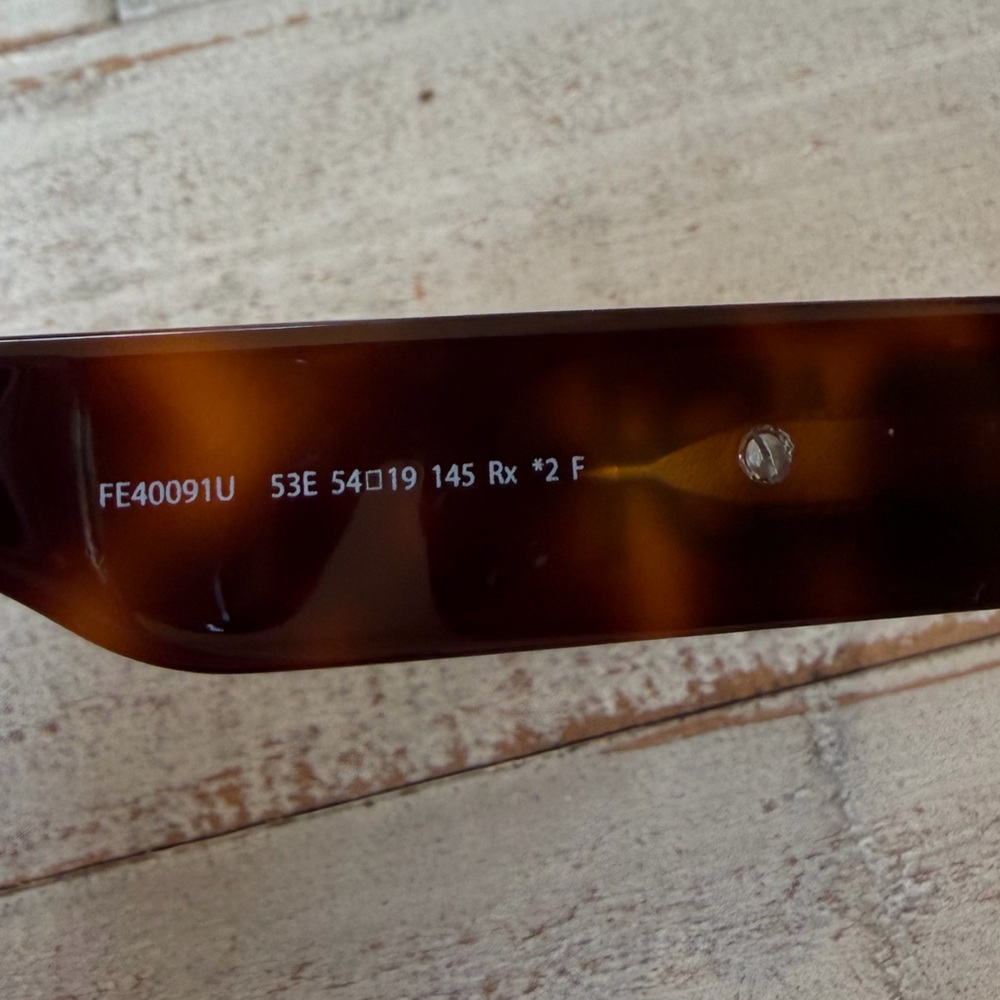 Fendi ✨ Sunglasses ✨ - Picture 6 of 6